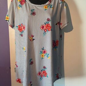 Evelin Gray and Red Graphic Short Sleeve Tee